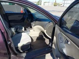 2008 Hyundai Elantra GLS z VIN KMHDU46D68U421213, wystawiony jako IAAI lot #43356573 z przebiegiem 172 649 mil mil oraz . Historia ofert i sprzedaży dostępna na DreamBid. Obrazek 5.