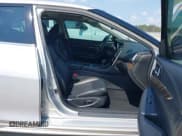 ✅ 2017 Nissan Maxima SR • VIN: 1N4AA6AP3HC440827 • Лот: 43051409. Опубликован ранее на IAAI с пробегом 61 377 миль. Бесплатный доступ к архиву аукционных продаж из США и подробный отчёт об истории автомобиля на DreamBid. Изображение 5.