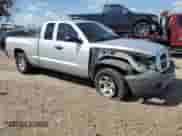 2005 Dodge Dakota ST с VIN 1D7HE22K55S217673, выставлен на аукционе Copart как лот 75668744 с пробегом 142 379 миль миль и Списание • Salvage title. История ставок и продаж доступна на DreamBid. Изображение 4.