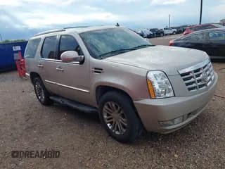 ✅ 2007 Cadillac Escalade • VIN: 1GYFK63877R272764 • Lot: 43277037. Wystawiony na IAAI z przebiegiem 212 509 mil. Bezpłatny archiwum sprzedaży aukcyjnych z USA i szczegółowy raport historii pojazdu na DreamBid. Zdjęcie 1.