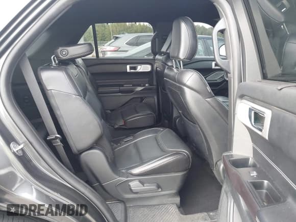 ✅ 2020 Ford Explorer ST • VIN: 1FM5K8GC5LGB26232 • Lot: 43385537. Wystawiony na IAAI z przebiegiem 116 374 mil. Bezpłatny archiwum sprzedaży aukcyjnych z USA i szczegółowy raport historii pojazdu na DreamBid. Zdjęcie 8.