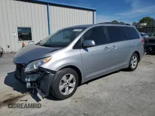 ✅ 2012 Toyota Sienna LE • VIN: 5TDKK3DC6CS243404 • Lot: 91111855. Wystawiony na Copart z przebiegiem 150 966 mil. Bezpłatny archiwum sprzedaży aukcyjnych z USA i szczegółowy raport historii pojazdu na DreamBid. Zdjęcie 1.