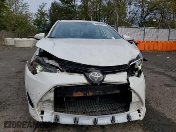 ✅ 2017 Toyota Corolla LE Eco • VIN: 5YFBPRHE3HP602921 • Lot: 85399805. Wystawiony na Copart z przebiegiem 54 642 mil. Bezpłatny archiwum sprzedaży aukcyjnych z USA i szczegółowy raport historii pojazdu na DreamBid. Zdjęcie 5.