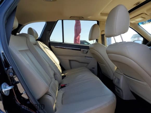 ✅ 2012 Hyundai Santa Fe Limited • VIN: 5XYZK4AG3CG157279 • Lot: 76894754. Listed on Copart with 127,061 mi. Free auction sales archive from the USA and detailed vehicle history report at DreamBid. Image 11.