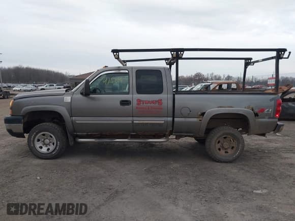 ✅ 2007 Chevrolet Silverado 2500HD Work Truck • VIN: 1GCHK29U17E185560 • Lot: 43741564. Wystawiony na IAAI z przebiegiem 197 234 mil. Bezpłatny archiwum sprzedaży aukcyjnych z USA i szczegółowy raport historii pojazdu na DreamBid. Zdjęcie 14.