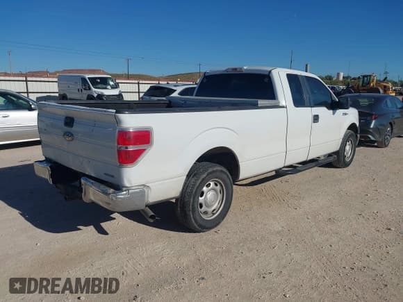 ✅ 2012 Ford F-150 XL • VIN: 1FTVX1CF2CKD53520 • Lot: 43579779. Wystawiony na IAAI z przebiegiem 251 153 mil. Bezpłatny archiwum sprzedaży aukcyjnych z USA i szczegółowy raport historii pojazdu na DreamBid. Zdjęcie 4.