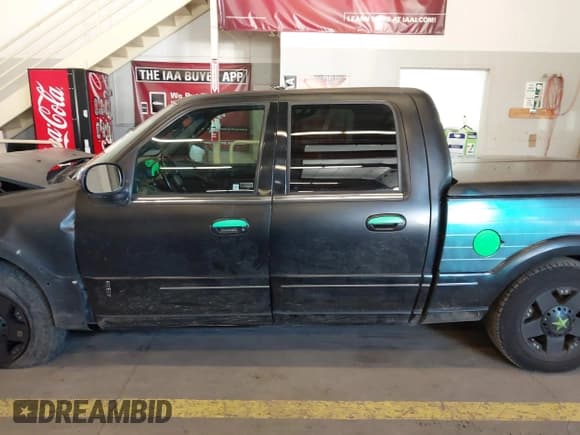 ✅ 2002 Lincoln Blackwood • VIN: 5LTEW05A52KJ02422 • Lot: 41302218. Listed on IAAI with 107,270 mi. Free auction sales archive from the USA and detailed vehicle history report at DreamBid. Image 14.