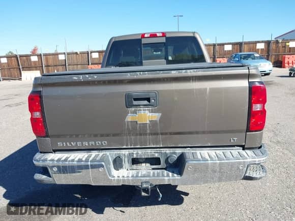 2015 Chevrolet Silverado 1500 LT z VIN 1GCVKREH4FZ272252, wystawiony jako IAAI lot #43392960 z przebiegiem 204 810 mil mil oraz . Historia ofert i sprzedaży dostępna na DreamBid. Obrazek 16.