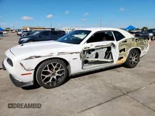 2019 Dodge Challenger R/T z VIN 2C3CDZBT9KH606185, wystawiony jako Copart lot #82045545 z przebiegiem 129 925 mil mil oraz Szkoda całkowita • Salvage title. Historia ofert i sprzedaży dostępna na DreamBid. Obrazek 1.