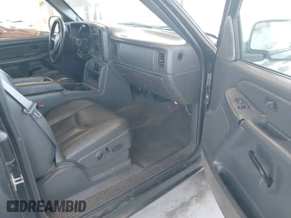 ✅ 2005 Chevrolet Silverado 1500 LS • VIN: 2GCEC19T851358412 • Lot: 43306552. Wystawiony na IAAI z przebiegiem 288 244 mil mil. Skorzystaj z bezpłatnego archiwum sprzedaży aukcyjnych z USA i zobacz szczegółowy raport historii pojazdu na DreamBid. Zdjęcie 5.