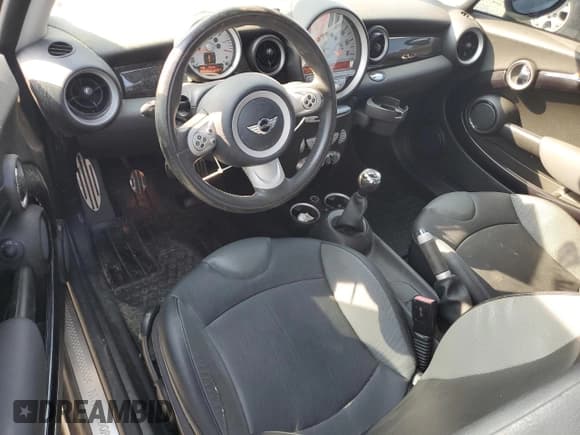 ✅ 2007 MINI Hardtop S • VIN: WMWMF73547TT83530 • Лот: 71779585. Опубликован ранее на Copart с пробегом 85 620 миль. Бесплатный доступ к архиву аукционных продаж из США и подробный отчёт об истории автомобиля на DreamBid. Изображение 8.