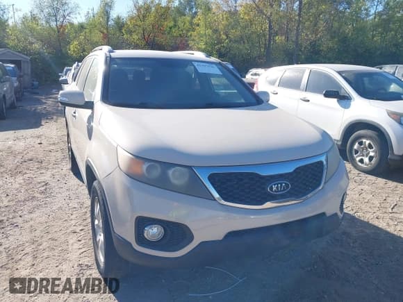 ✅ 2011 Kia Sorento LX • VIN: 5XYKT4A15BG091035 • Лот: 43397930. Опубликован ранее на IAAI с пробегом 300 000 миль. Бесплатный доступ к архиву аукционных продаж из США и подробный отчёт об истории автомобиля на DreamBid. Изображение 6.