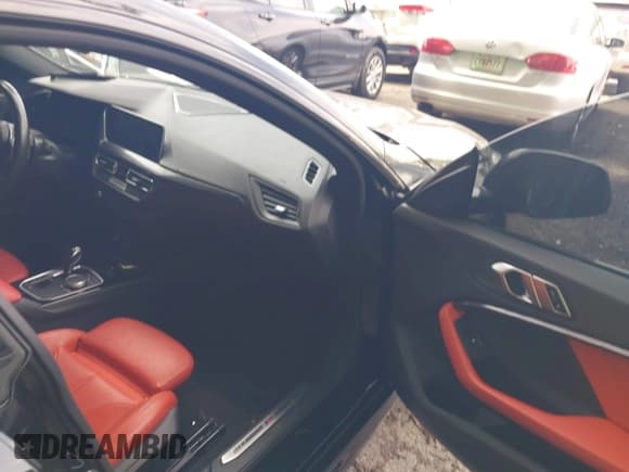 ✅ 2022 BMW 2 Series 228i • VIN: WBA53AK03N7K53082 • Lot: 42141257. Wystawiony na IAAI z przebiegiem 40 553 mil. Bezpłatny archiwum sprzedaży aukcyjnych z USA i szczegółowy raport historii pojazdu na DreamBid. Zdjęcie 5.