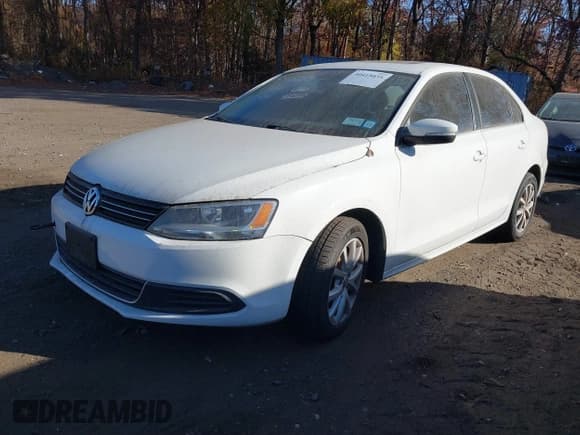 ✅ 2013 Volkswagen Jetta SE • VIN: 3VWDP7AJXDM359188 • Lot: 40790094. Wystawiony na IAAI z przebiegiem 84 286 mil. Bezpłatny archiwum sprzedaży aukcyjnych z USA i szczegółowy raport historii pojazdu na DreamBid. Zdjęcie 2.