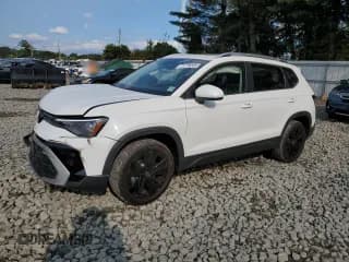 ✅ 2025 Volkswagen Taos SE • VIN: 3VVEC7B21SM066739 • Лот: 71779245. Опубликован ранее на Copart с пробегом 991 миль. Бесплатный доступ к архиву аукционных продаж из США и подробный отчёт об истории автомобиля на DreamBid. Изображение 1.