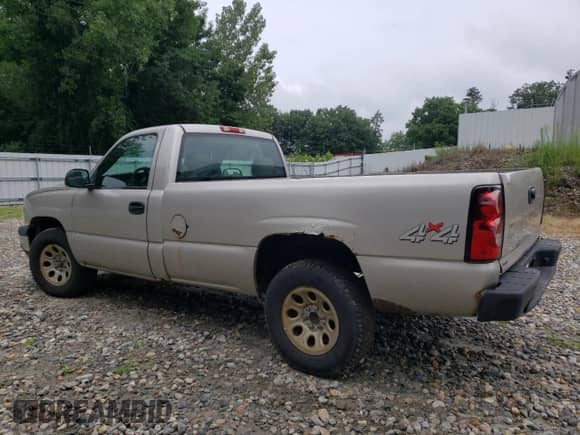 2006 Chevrolet Silverado 1500 Work Truck z VIN 3GCEK14X56G232594, wystawiony jako Copart lot #64507464 z przebiegiem 129 329 mil mil oraz Czysty tytuł • Clean title. Historia ofert i sprzedaży dostępna na DreamBid. Obrazek 2.