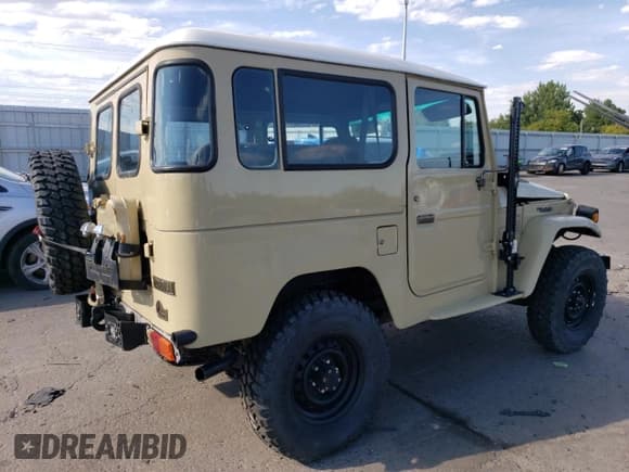 ✅ 1984 Toyota Land Cruiser • VIN: FJ40368090 • Лот: 73023494. Опубликован ранее на Copart с пробегом 305 миль. Бесплатный доступ к архиву аукционных продаж из США и подробный отчёт об истории автомобиля на DreamBid. Изображение 3.