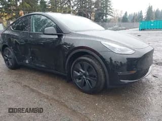 ✅ 2025 Tesla Model Y Long Range • VIN: 7SAYGDED3SF236893 • Lot: 43698211. Wystawiony na IAAI z przebiegiem 2 586 mil. Bezpłatny archiwum sprzedaży aukcyjnych z USA i szczegółowy raport historii pojazdu na DreamBid. Zdjęcie 1.