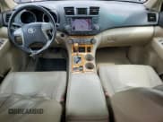 ✅ 2009 Toyota Highlander Limited • VIN: JTEEW44A292026997 • Lot: 69284405. Wystawiony na Copart z przebiegiem 264 853 mil. Bezpłatny archiwum sprzedaży aukcyjnych z USA i szczegółowy raport historii pojazdu na DreamBid. Zdjęcie 8.