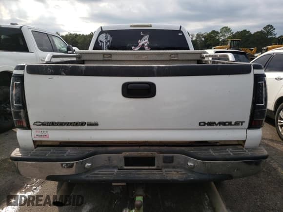 ✅ 2001 Chevrolet Silverado 2500HD LS • VIN: 1GCHK23U11F162998 • Lot: 82831614. Wystawiony na Copart z przebiegiem 300 425 mil. Bezpłatny archiwum sprzedaży aukcyjnych z USA i szczegółowy raport historii pojazdu na DreamBid. Zdjęcie 6.