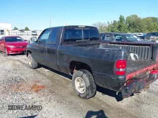 1999 Dodge 1500 z VIN 3B7HC13Z7XM523212, wystawiony jako IAAI lot #43491285 z przebiegiem 282 264 mil mil oraz . Historia ofert i sprzedaży dostępna na DreamBid. Obrazek 3.