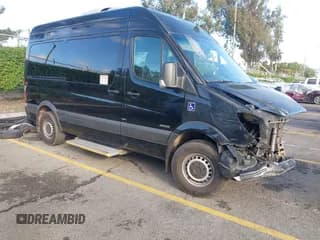 ✅ 2015 Mercedes-Benz Sprinter Passenger • VIN: WDZPE7DCXFP139825 • Лот: 43442272. Опубликован ранее на IAAI с пробегом Не указан. Бесплатный доступ к архиву аукционных продаж из США и подробный отчёт об истории автомобиля на DreamBid. Изображение 1.