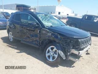 ✅ 2023 Jeep Compass Latitude • VIN: 3C4NJDBN2PT555466 • Lot: 43107731. Wystawiony na IAAI z przebiegiem 29 427 mil. Bezpłatny archiwum sprzedaży aukcyjnych z USA i szczegółowy raport historii pojazdu na DreamBid. Zdjęcie 1.