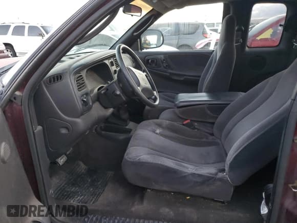 ✅ 2000 Dodge Dakota • VIN: 1B7GL22X6YS750644 • Lot: 83694054. Wystawiony na Copart z przebiegiem 165 444 mil. Bezpłatny archiwum sprzedaży aukcyjnych z USA i szczegółowy raport historii pojazdu na DreamBid. Zdjęcie 7.