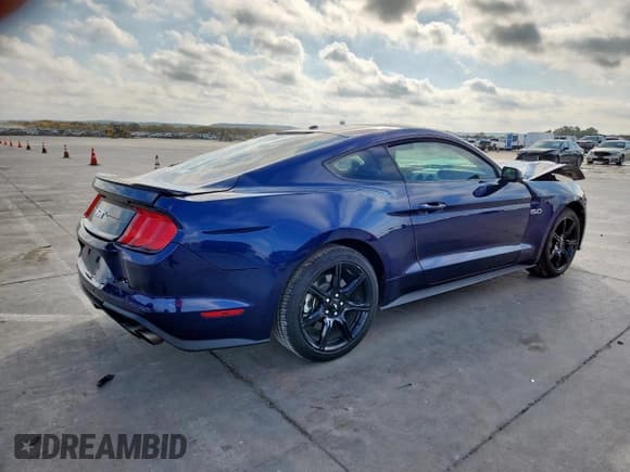 ✅ 2019 Ford Mustang GT Premium • VIN: 1FA6P8CF0K5130165 • Lot: 93259465. Wystawiony na Copart z przebiegiem 81 736 mil. Bezpłatny archiwum sprzedaży aukcyjnych z USA i szczegółowy raport historii pojazdu na DreamBid. Zdjęcie 3.