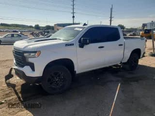 ✅ 2024 Chevrolet Silverado 1500 LT Trail Boss • VIN: 3GCUDFE83RG400294 • Lot: 62520165. Wystawiony na Copart z przebiegiem 22 400 mil. Bezpłatny archiwum sprzedaży aukcyjnych z USA i szczegółowy raport historii pojazdu na DreamBid. Zdjęcie 1.