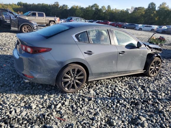 ✅ 2025 Mazda 3 S Carbon Edition • VIN: 3MZBPBCM9SM463976 • Лот: 82009885. Опубликован ранее на Copart с пробегом 5 491 миль. Бесплатный доступ к архиву аукционных продаж из США и подробный отчёт об истории автомобиля на DreamBid. Изображение 3.