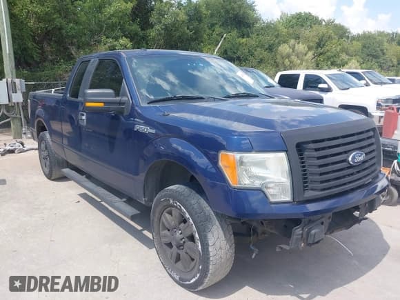 ✅ 2011 Ford F-150 XL • VIN: 1FTEX1CM8BFC49040 • Lot: 43023974. Wystawiony na IAAI z przebiegiem 111 516 mil. Bezpłatny archiwum sprzedaży aukcyjnych z USA i szczegółowy raport historii pojazdu na DreamBid. Zdjęcie 1.