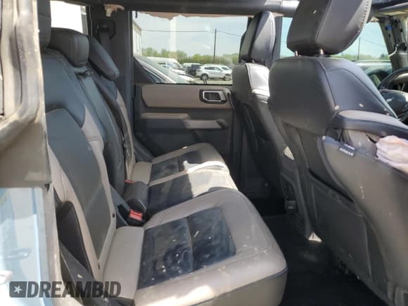 ✅ 2023 Ford Bronco • VIN: 1FMEE5DP0PLB83500 • Lot: 54124945. Wystawiony na Copart z przebiegiem 42 661 mil. Bezpłatny archiwum sprzedaży aukcyjnych z USA i szczegółowy raport historii pojazdu na DreamBid. Zdjęcie 11.