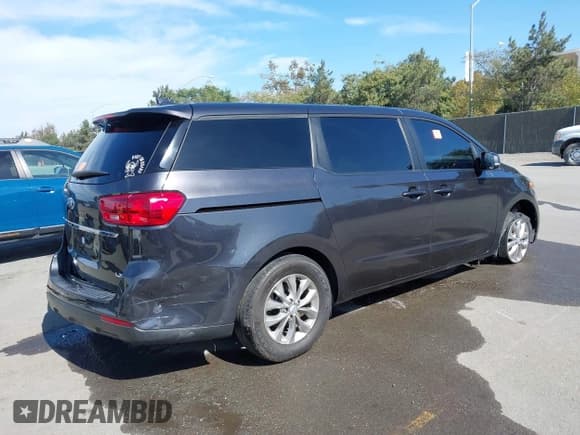 ✅ 2020 Kia Sedona LX • VIN: KNDMB5C18L6653478 • Lot: 43369104. Wystawiony na IAAI z przebiegiem 92 248 mil. Bezpłatny archiwum sprzedaży aukcyjnych z USA i szczegółowy raport historii pojazdu na DreamBid. Zdjęcie 4.