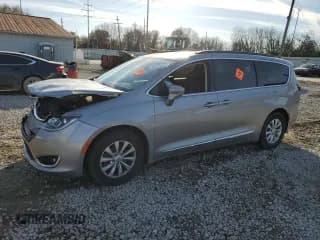 ✅ 2017 Chrysler Pacifica Touring L • VIN: 2C4RC1BG6HR535219 • Lot: 92501325. Listed on Copart with 94,612 mi. Free auction sales archive from the USA and detailed vehicle history report at DreamBid. Image 1.