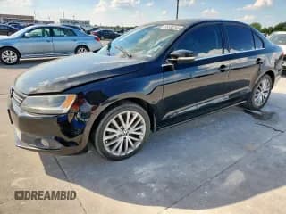 ✅ 2013 Volkswagen Jetta SEL • VIN: 3VWLX7AJ2DM351131 • Лот: 85530745. Опубликован ранее на Copart с пробегом Не указан. Бесплатный доступ к архиву аукционных продаж из США и подробный отчёт об истории автомобиля на DreamBid. Изображение 1.
