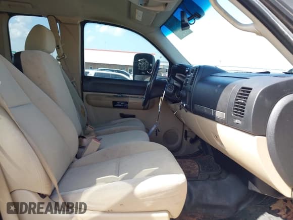 ✅ 2008 Chevrolet Silverado 2500HD 1LT • VIN: 1GCHK29KX8E163363 • Lot: 42540648. Wystawiony na IAAI z przebiegiem 242 555 mil. Bezpłatny archiwum sprzedaży aukcyjnych z USA i szczegółowy raport historii pojazdu na DreamBid. Zdjęcie 5.