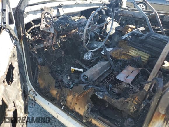 ✅ 1993 GMC Sierra 1500 • VIN: 1GTGC39N9PE540336 • Lot: 69100205. Wystawiony na Copart z przebiegiem Nie podano. Bezpłatny archiwum sprzedaży aukcyjnych z USA i szczegółowy raport historii pojazdu na DreamBid. Zdjęcie 8.