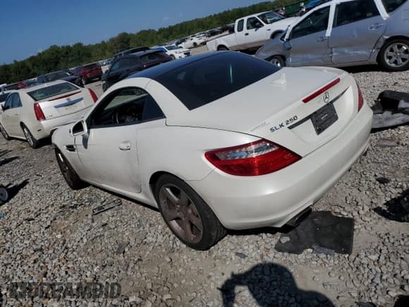 ✅ 2015 Mercedes-Benz SLK 250 • VIN: WDDPK4HA3FF100148 • Лот: 72403834. Опубликован ранее на Copart с пробегом 63 887 миль. Бесплатный доступ к архиву аукционных продаж из США и подробный отчёт об истории автомобиля на DreamBid. Изображение 2.