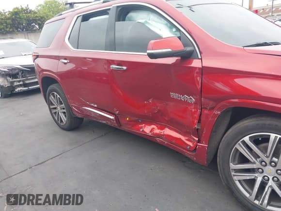 ✅ 2023 Chevrolet Traverse High Country • VIN: 1GNEVNKW9PJ242335 • Lot: 42415467. Wystawiony na IAAI z przebiegiem 25 855 mil. Bezpłatny archiwum sprzedaży aukcyjnych z USA i szczegółowy raport historii pojazdu na DreamBid. Zdjęcie 13.