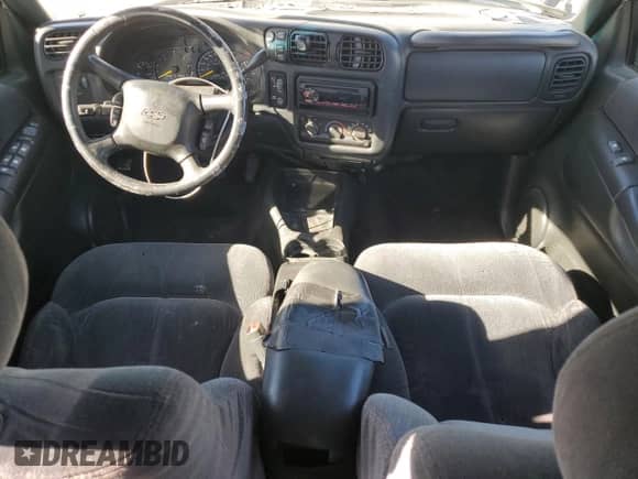 2001 Chevrolet Blazer LT z VIN 1GNDT13W312152527, wystawiony jako Copart lot #88365565 z przebiegiem 200 832 mil mil oraz Szkoda całkowita • Salvage title. Historia ofert i sprzedaży dostępna na DreamBid. Obrazek 8.