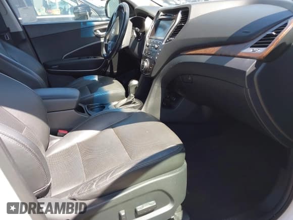 ✅ 2017 Hyundai Santa Fe SE • VIN: KM8SN4HF6HU190123 • Лот: 42316338. Опубликован ранее на IAAI с пробегом 151 409 миль. Бесплатный доступ к архиву аукционных продаж из США и подробный отчёт об истории автомобиля на DreamBid. Изображение 5.