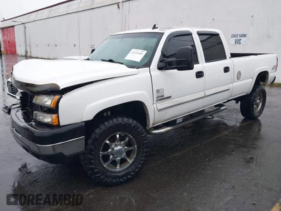 ✅ 2006 Chevrolet Silverado 2500HD LT1 • VIN: 1GCHK23D46F191371 • Лот: 41032500. Опубликован ранее на IAAI с пробегом Не указан. Бесплатный доступ к архиву аукционных продаж из США и подробный отчёт об истории автомобиля на DreamBid. Изображение 2.