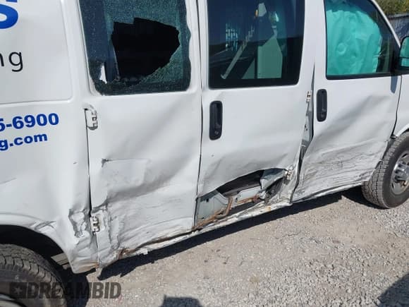 ✅ 2017 Chevrolet Express Cargo • VIN: 1GCWGAFF5H1137853 • Lot: 43165672. Listed on IAAI with 184,577 mi. Free auction sales archive from the USA and detailed vehicle history report at DreamBid. Image 6.
