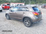 ✅ 2017 Mitsubishi Outlander ES • VIN: JA4AR3AU8HZ040471 • Lot: 43080416. Listed on IAAI with 31,670 mi. Free auction sales archive from the USA and detailed vehicle history report at DreamBid. Image 3.