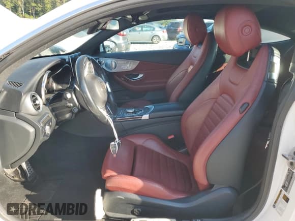 ✅ 2018 Mercedes-Benz C 300 • VIN: WDDWJ4KB5JF720718 • Lot: 71013555. Wystawiony na Copart z przebiegiem 66 747 mil. Bezpłatny archiwum sprzedaży aukcyjnych z USA i szczegółowy raport historii pojazdu na DreamBid. Zdjęcie 7.