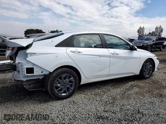 2024 Hyundai Elantra SEL with VIN KMHLM4DG0RU711988, listed as a Copart auction lot 81156315 with 14,591 mi miles and Salvage title. Bid and sale history available at DreamBid. Image 3.