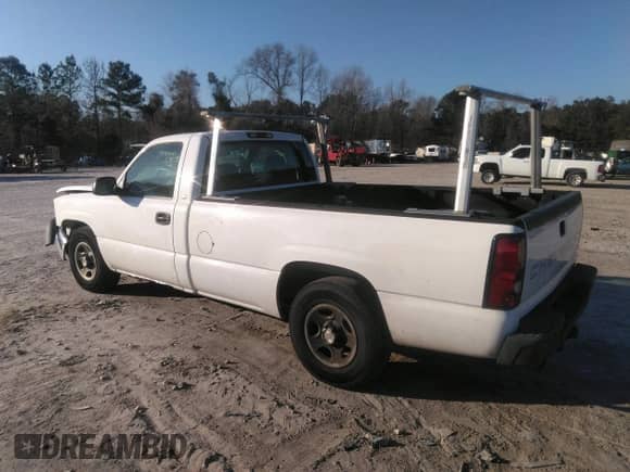2004 Chevrolet Silverado 1500 Work Truck z VIN 1GCEC14X94Z312331, wystawiony jako IAAI lot #32433839 z przebiegiem 262 306 mil mil oraz . Historia ofert i sprzedaży dostępna na DreamBid. Obrazek 3.
