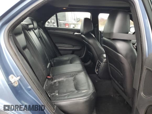 ✅ 2011 Chrysler 300 C • VIN: 2C3CK6CT6BH612156 • Lot: 90479495. Wystawiony na Copart z przebiegiem 179 247 mil. Bezpłatny archiwum sprzedaży aukcyjnych z USA i szczegółowy raport historii pojazdu na DreamBid. Zdjęcie 10.