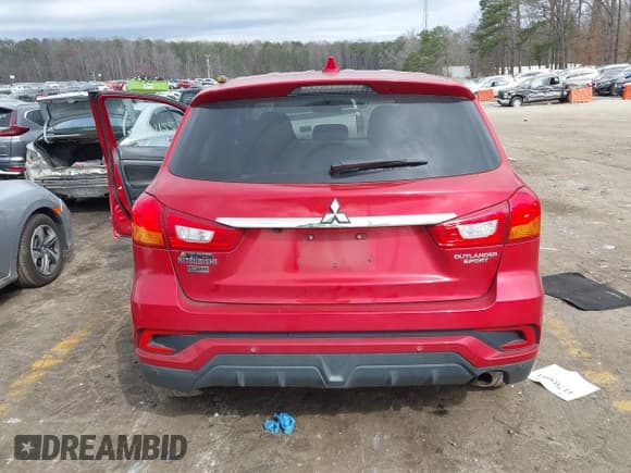 ✅ 2018 Mitsubishi Outlander ES • VIN: JA4AP3AU3JU009041 • Lot: 41721668. Wystawiony na IAAI z przebiegiem Nie podano. Bezpłatny archiwum sprzedaży aukcyjnych z USA i szczegółowy raport historii pojazdu na DreamBid. Zdjęcie 16.
